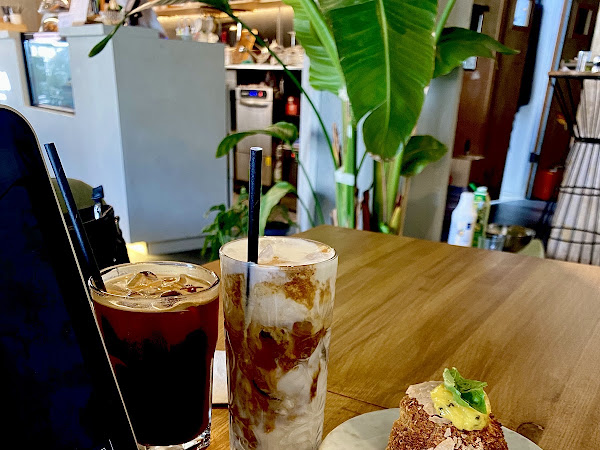 Caffè freddo e latte macchiato da FYSA
