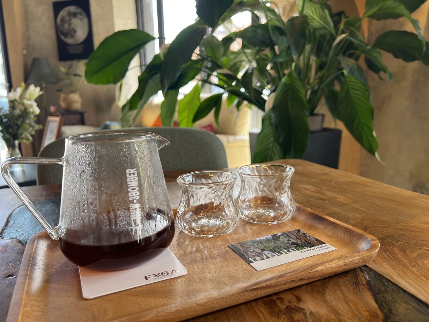 Filter coffee served at FYSA — carafe, tasting glasses and the Tribute producer card of Jonathan Gasca, Colombia
